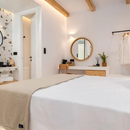 ホテル The Lofts Paros Executive ナウサ